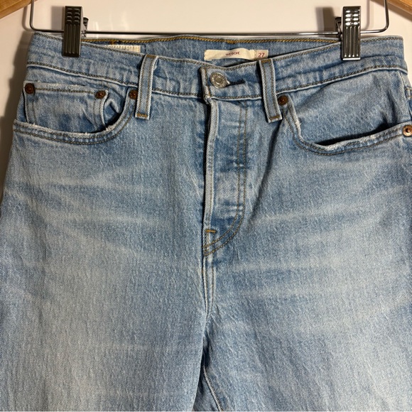 Levi's Women's Light washed Blue Jeans. Sz 27, Inseam 26.5 and button fly. - Picture 6 of 15